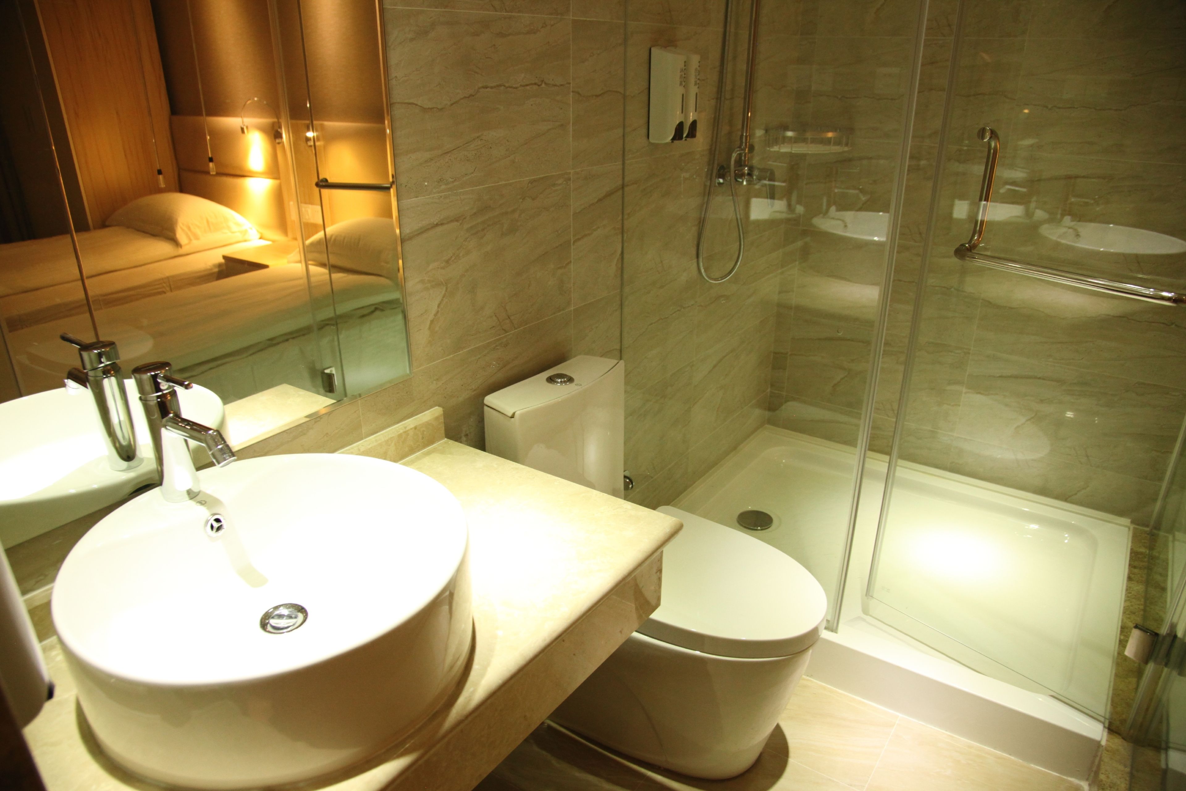 deluxe queen room | bathroom sink