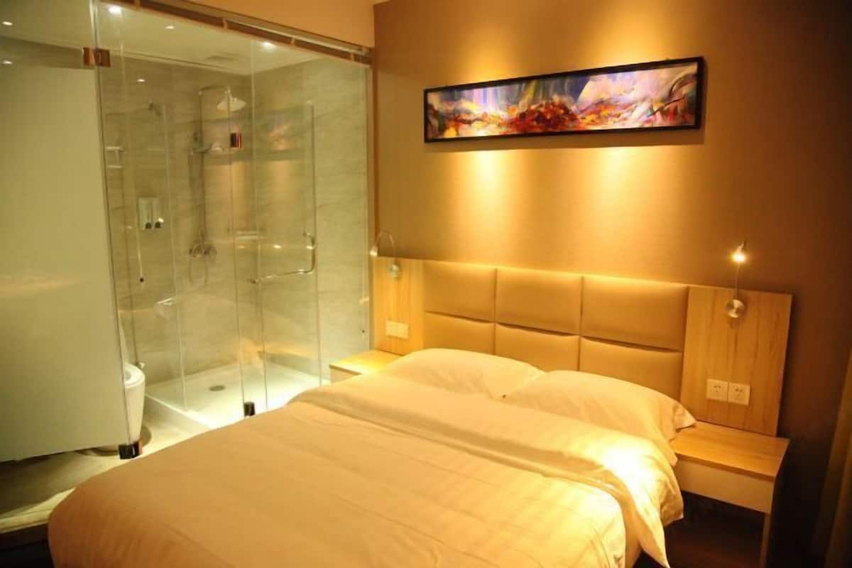 1 Schlafzimmer, kostenlose Minibar, Zimmersafe, Schreibtisch