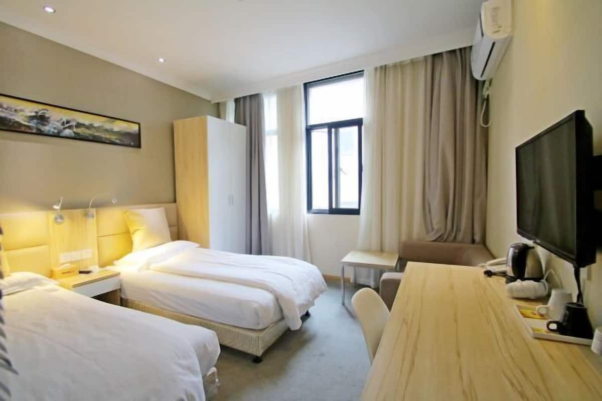 1 Schlafzimmer, kostenlose Minibar, Zimmersafe, Schreibtisch