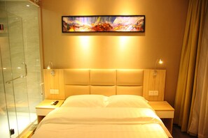 Free minibar, desk, blackout drapes, free WiFi - Fish Inn East Nanjing Road (Shanghai)