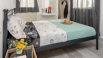 Studio | Hypo-allergenic bedding, individually decorated, individually furnished