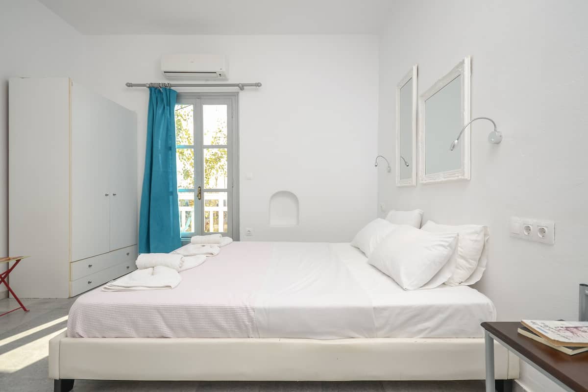 1 bedroom, hypo-allergenic bedding, individually decorated