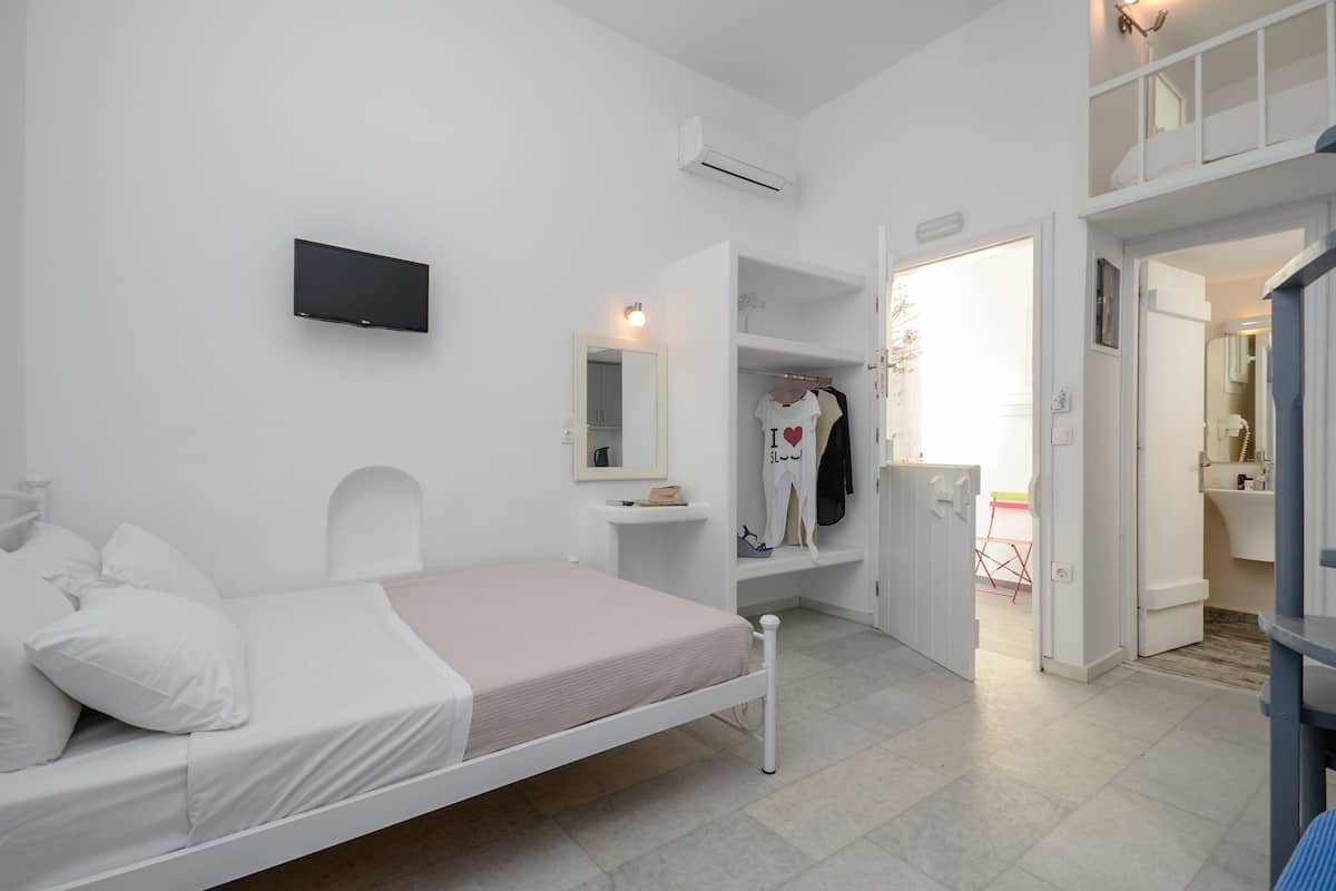 Hypo-allergenic bedding available, iron/ironing board (on request)