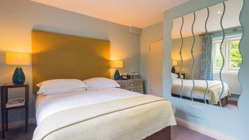 Deluxe Room | Minibar, desk, iron/ironing board, free WiFi