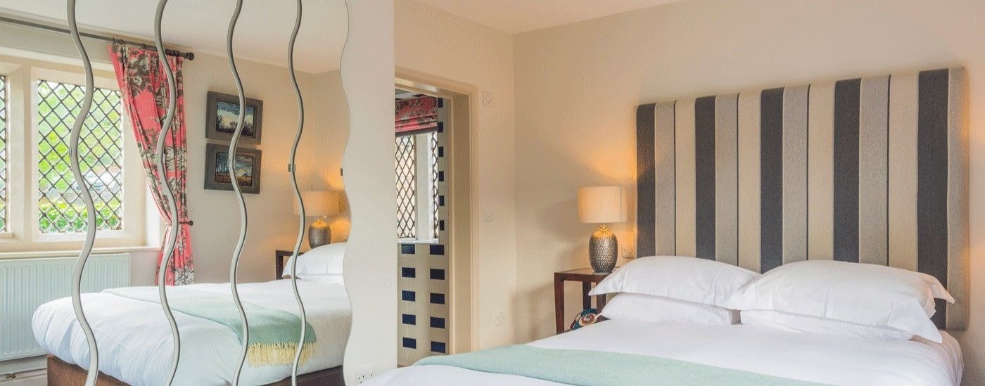 Minibar, bureau, fer et planche à repasser, Wi-Fi gratuit