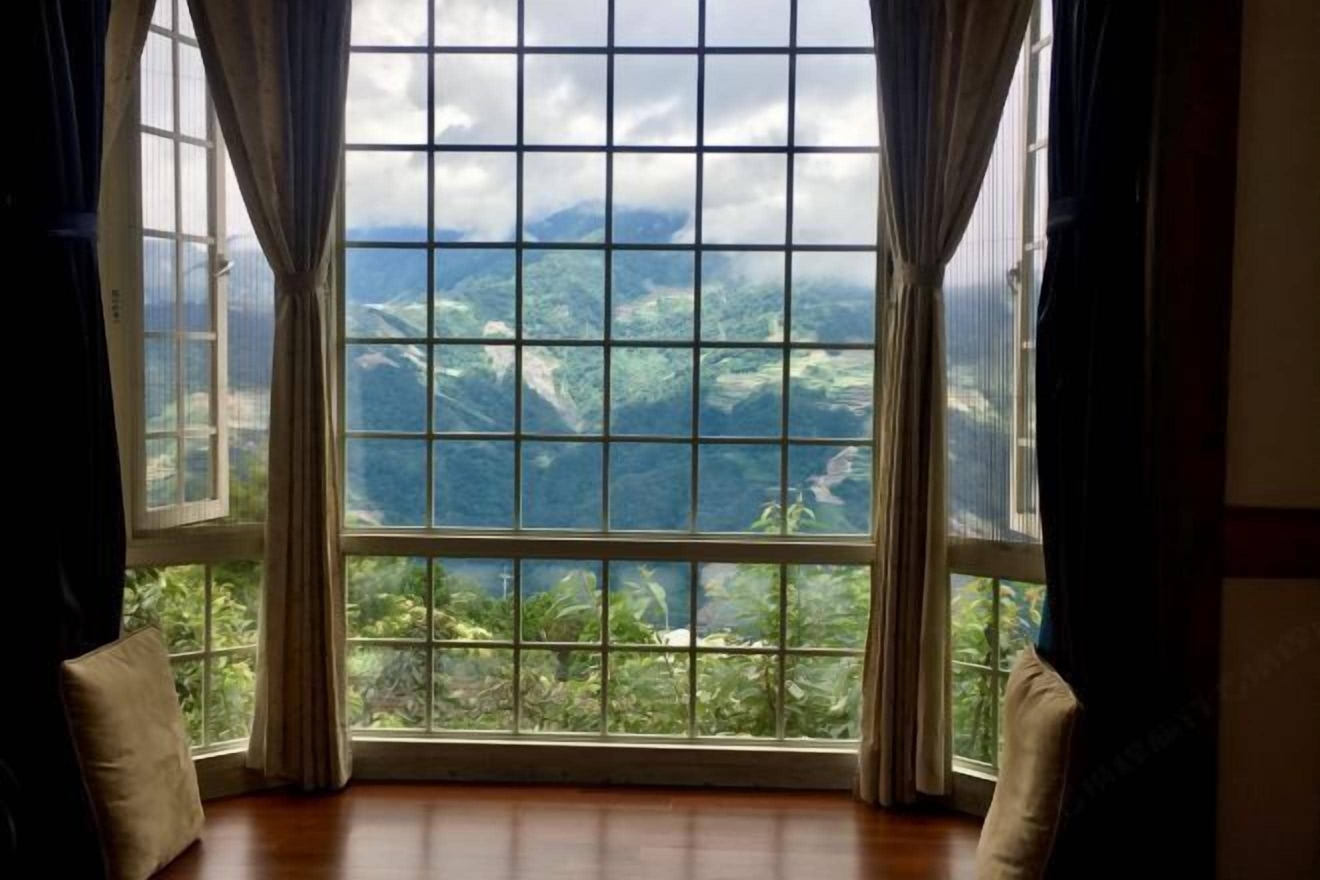 Individually decorated, blackout drapes, free WiFi