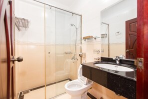 Ducha, artículos de higiene personal gratuitos y secador de pelo