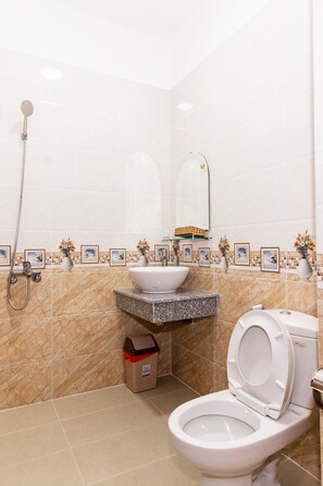Bathroom - Hoa De Nhat Hotel (Ho Chi Minh City)