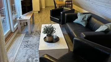 Apartment | Living area | 43-inch flat-screen TV with digital channels, TV