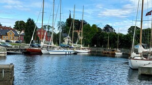 A marina with several sailboats docked. - Toldgaarden Gjestegaard (Larvik)