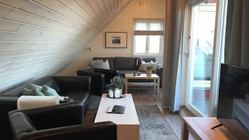 Apartment | Living area | 43-inch flat-screen TV with digital channels, TV