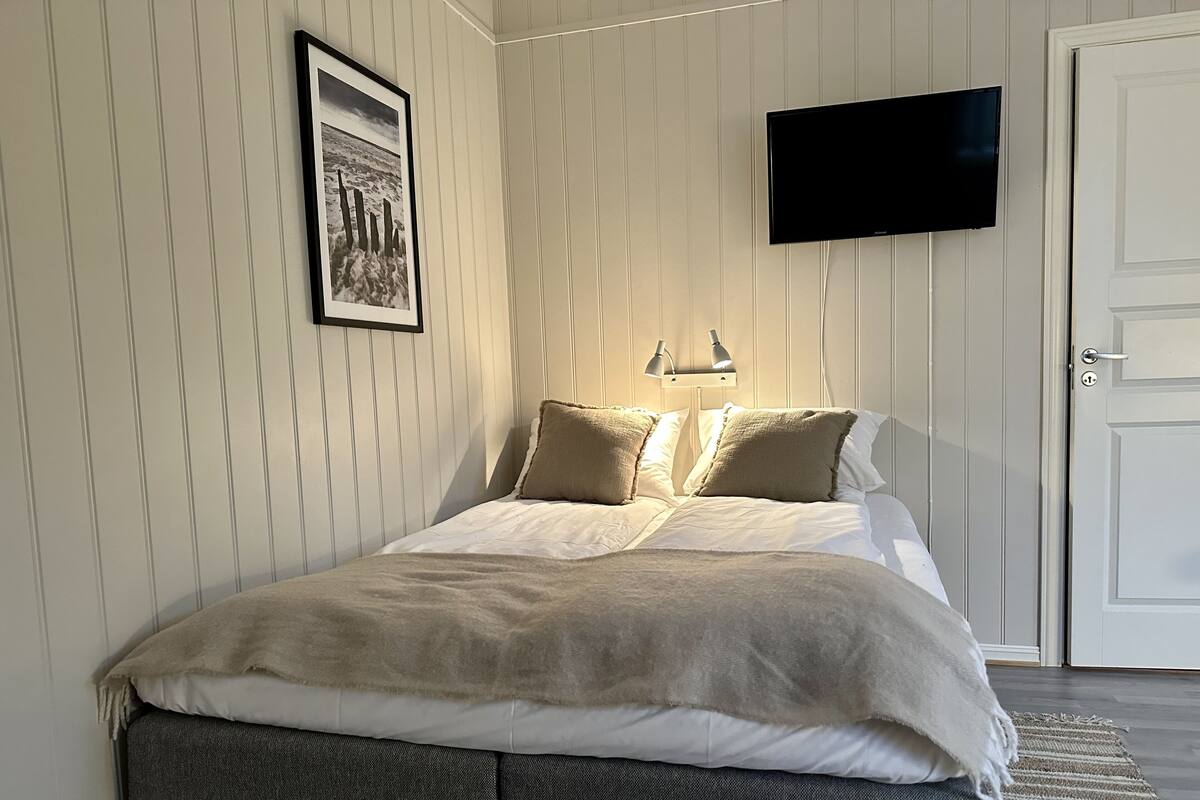 Studio, 1 dobbeltseng | 1 soverom, strykejern/-brett, wi-fi (inkludert) og sengetøy