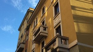 A multi-story building with balconies and windows. - Elite Loreto Milano (Milan)