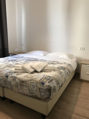 Laptop workspace, free WiFi, bed sheets - Elite Loreto Milano (Milan)