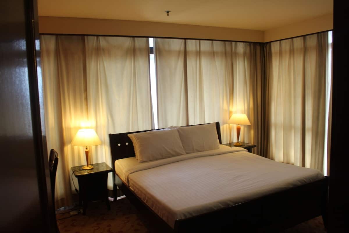 Two Bedroom Apartment | Desk, iron/ironing board, free cribs/infant beds, free rollaway beds