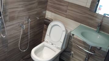 Shower, free toiletries, slippers, bidet