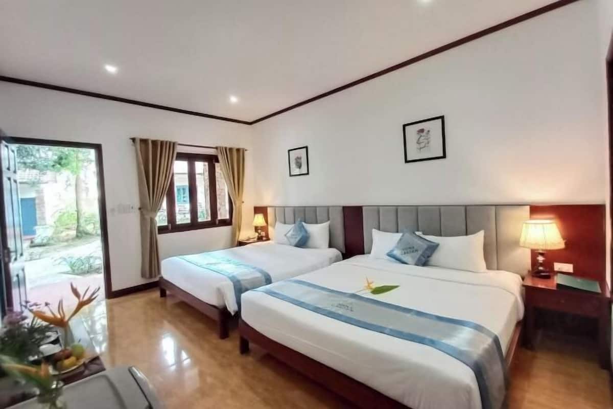 Een minibar, een bureau, gratis wifi, beddengoed