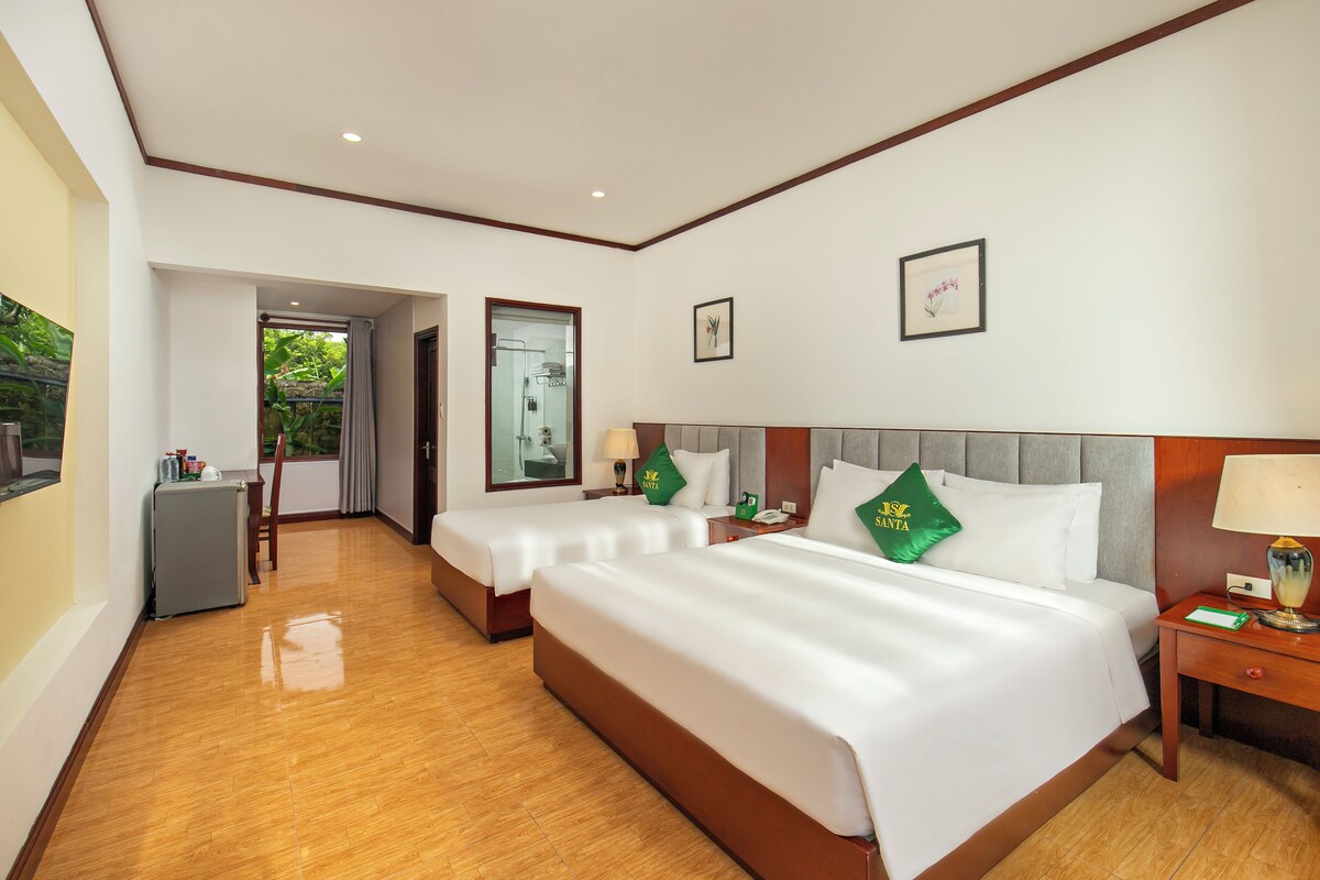 Standard Triple Room, Garden View | Minibar, desk, WiFi (free), bed sheets