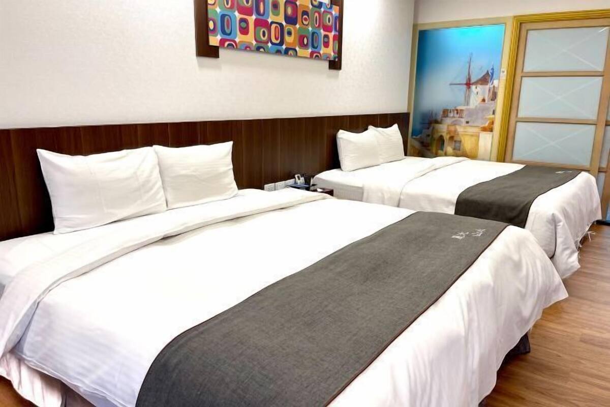 Free minibar items, rollaway beds, free WiFi