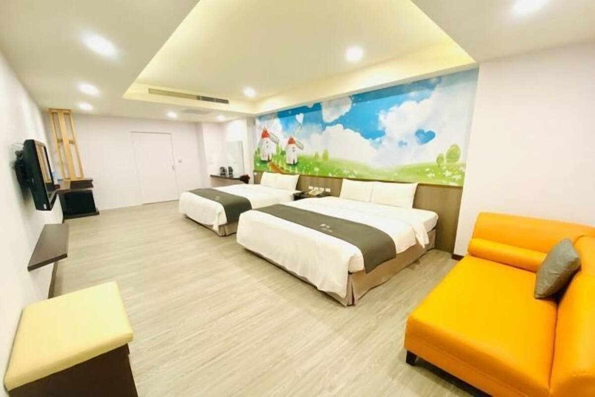 Free minibar items, rollaway beds, free WiFi