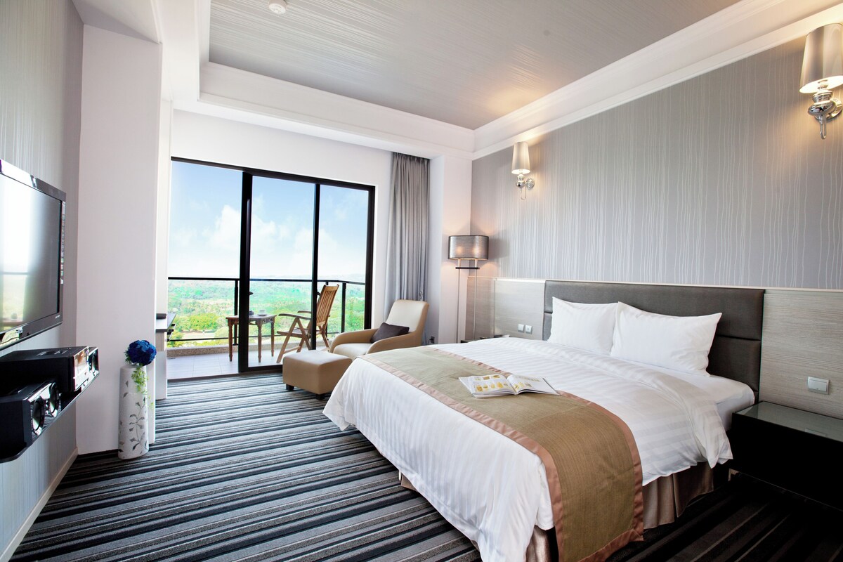 Superior Double Room, Golf View | Premium bedding, down comforters, pillowtop beds, minibar (free items)