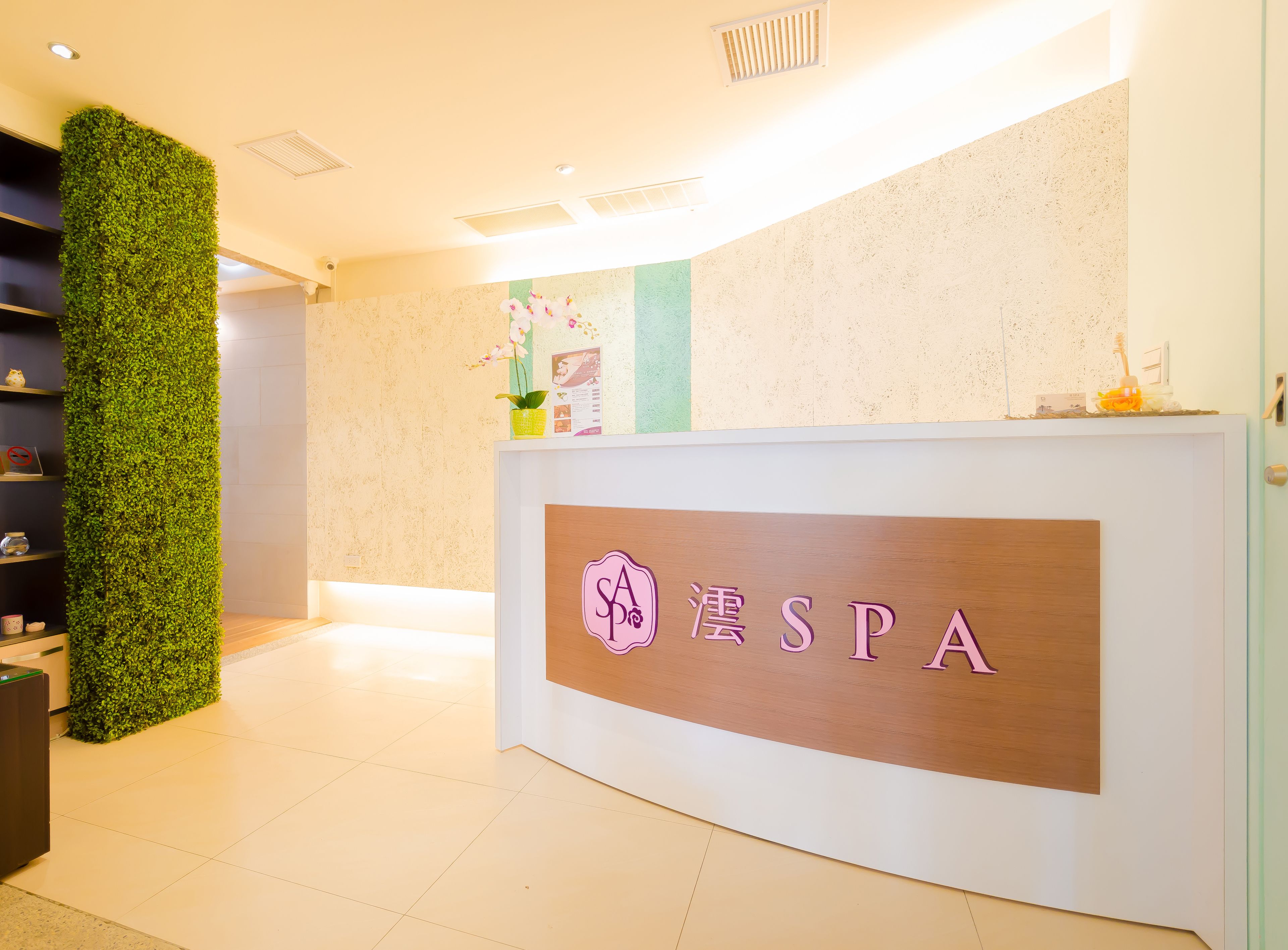 Aromatherapy, deep-tissue massages, body scrubs, detox wraps, facials