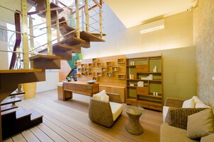 Aromatherapy, deep-tissue massages, body scrubs, detox wraps, facials