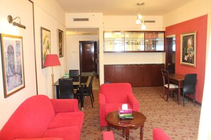 In-room safe, desk, iron/ironing board, free cribs/infant beds - Fabulous Service Suites At Times Square (Kuala Lumpur)