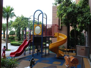 Children’s play area – outdoor