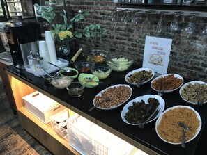 Free daily self-service breakfast - E Moh B&B (Ren'ai)