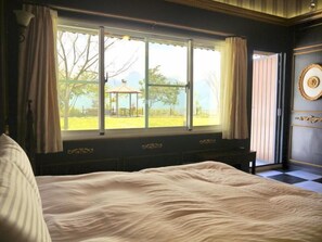 Deluxe Double Room | Down duvets, blackout curtains, free WiFi, bed sheets - E Moh B&B (Ren'ai)