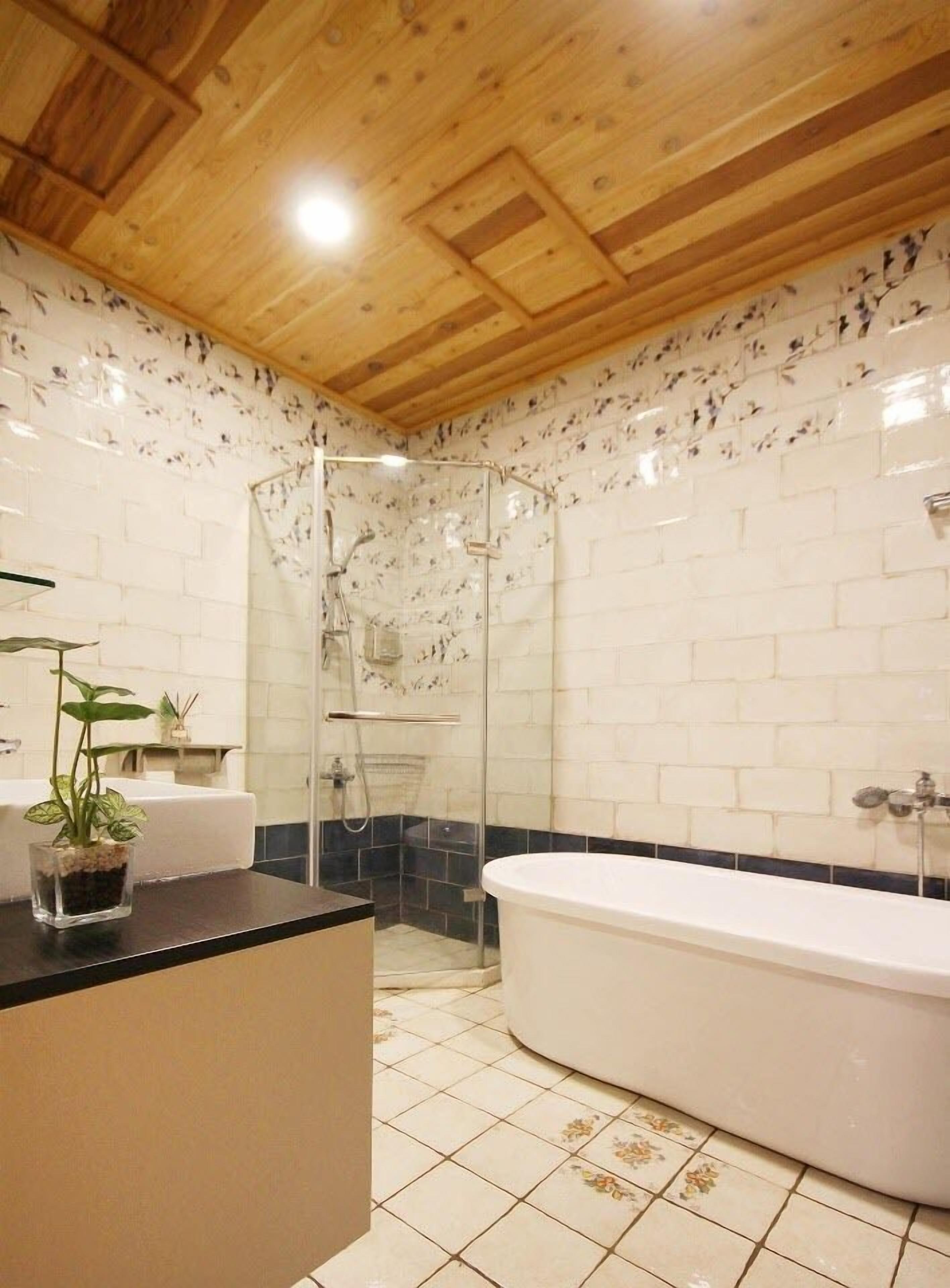 Deluxe-Zimmer (6 persons) | Badezimmer | Umweltfreundliche Kosmetikartikel, Haartrockner, Hausschuhe, Handtücher