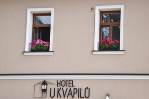 Exterior - Hotel U Kvapilů (Mnichovo Hradiste)
