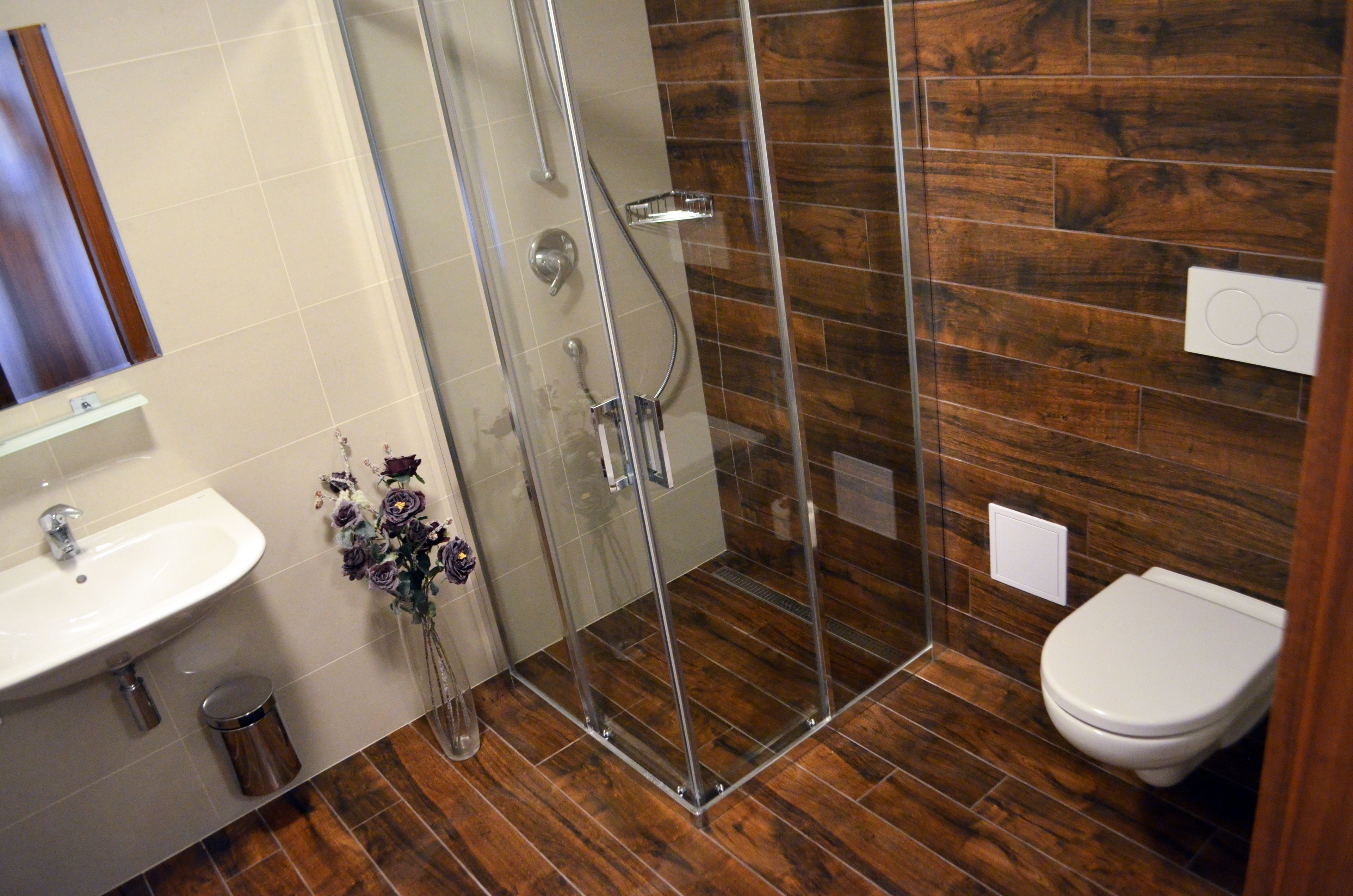 shower, free toiletries, towels