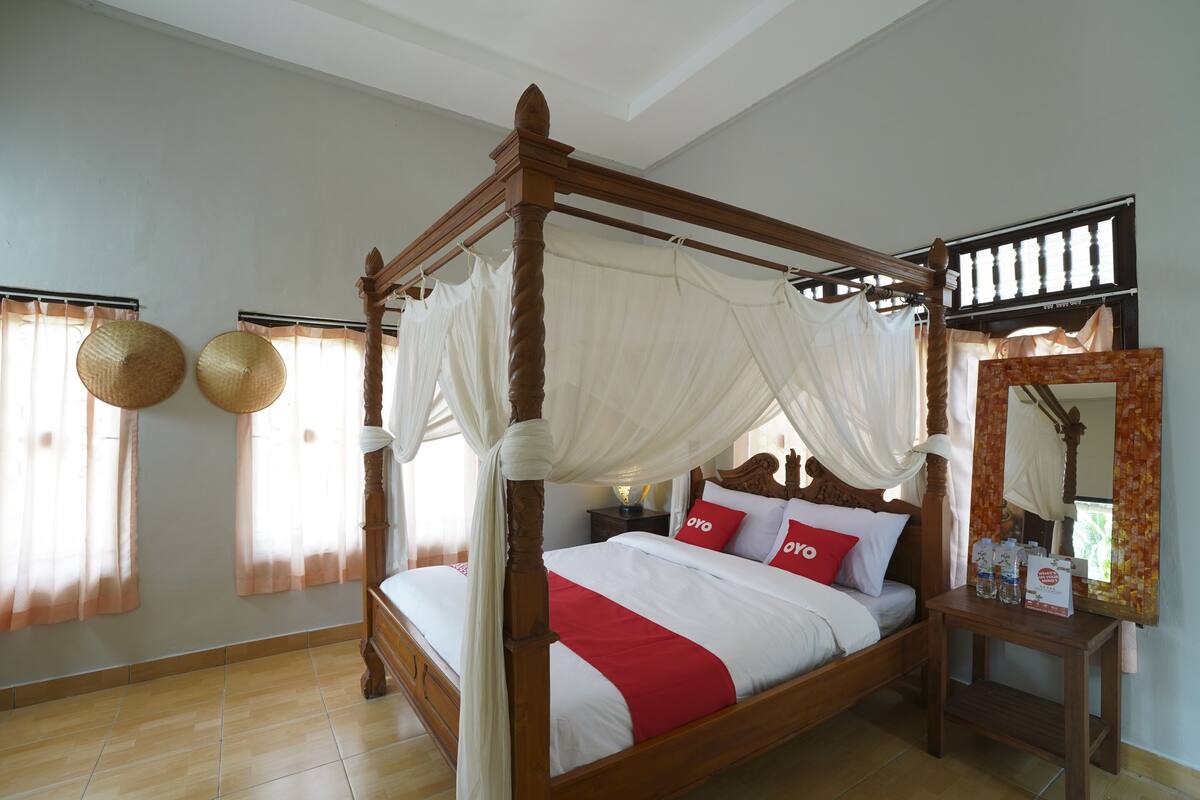 Free WiFi, bed sheets