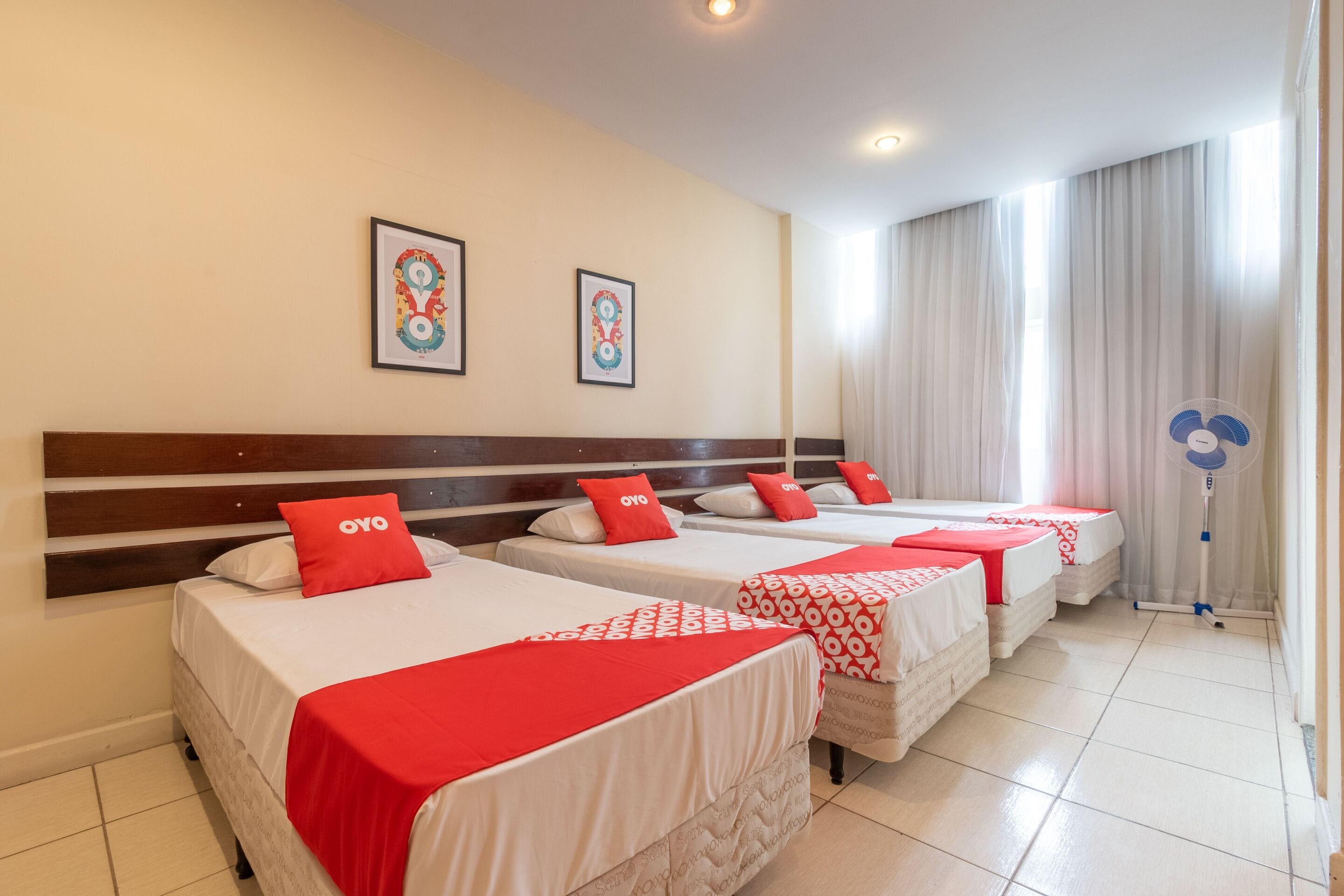 Quarto quádruplo (4 Single Beds) | Frigobar, escrivaninha, quartos à prova de som