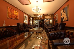 3 bars/lounges, poolside bar