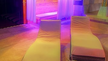 Sauna, hot tub, steam room, Turkish bath/hammam, body treatments