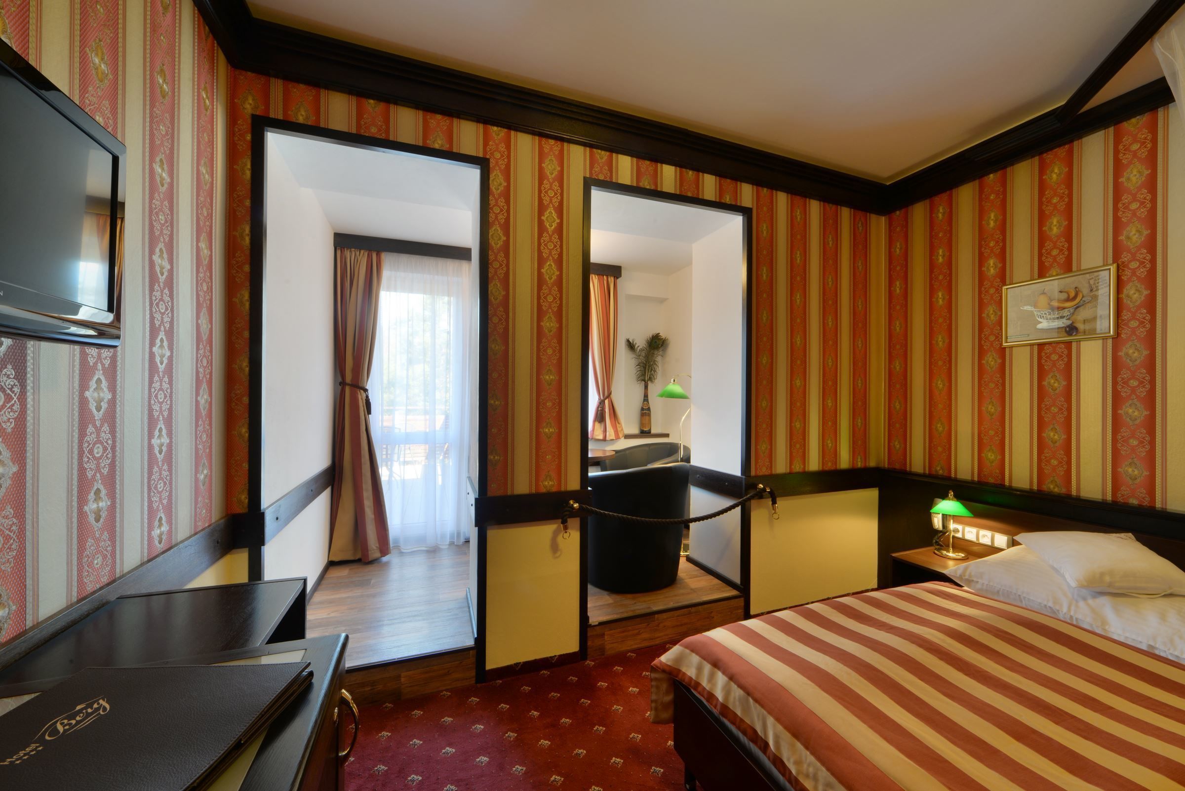 Doppelzimmer, Balkon (Spa Access) | Daunenbettdecken, Minibar, Zimmersafe, individuell dekoriert