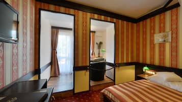 Doppelzimmer, Balkon (Spa Access) | Daunenbettdecken, Minibar, Zimmersafe, individuell dekoriert