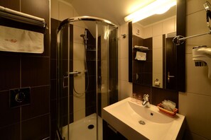 Suite, 2 Bedrooms, Balcony | Bathroom | Shower, free toiletries, hair dryer, bathrobes - Hotel Berg (Doksy)
