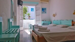 Caja de seguridad en la habitación y ropa de cama 