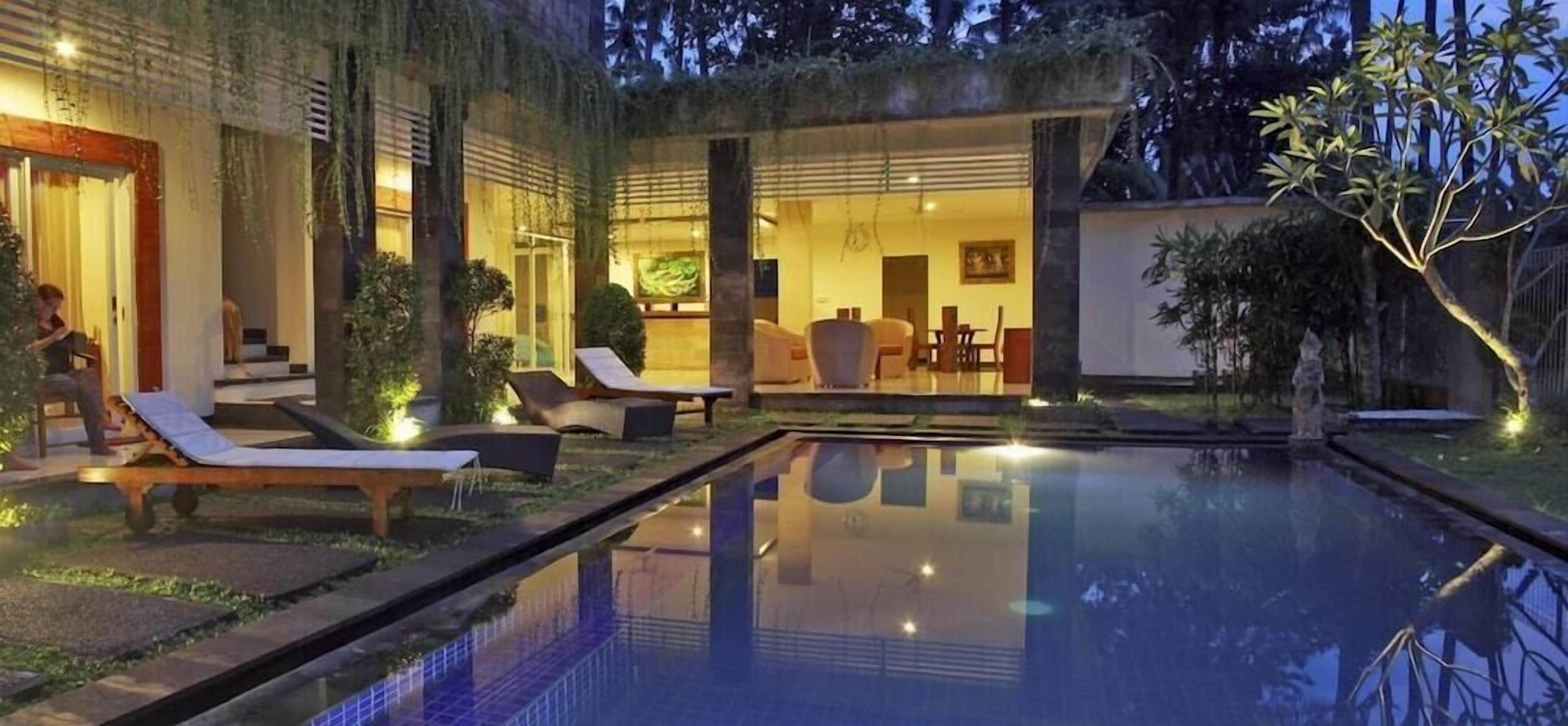 Kolam renang outdoor