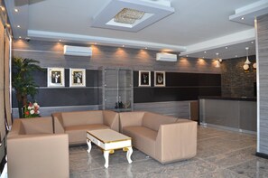 Se sirven desayunos y cocina internacional