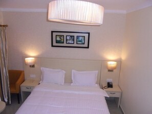 Free minibar items, in-room safe, desk, rollaway beds - Hotel Pacific (Nacala)