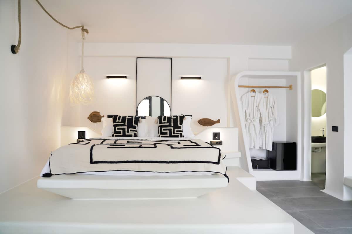 Junior Suite | 1 bedroom, in-room safe, desk, blackout drapes