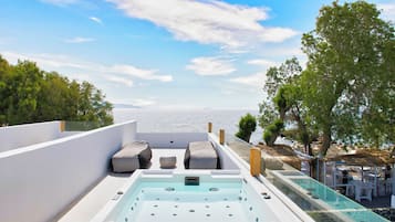 Deluxe Double with Sea View & Jetted Tub | Balcony