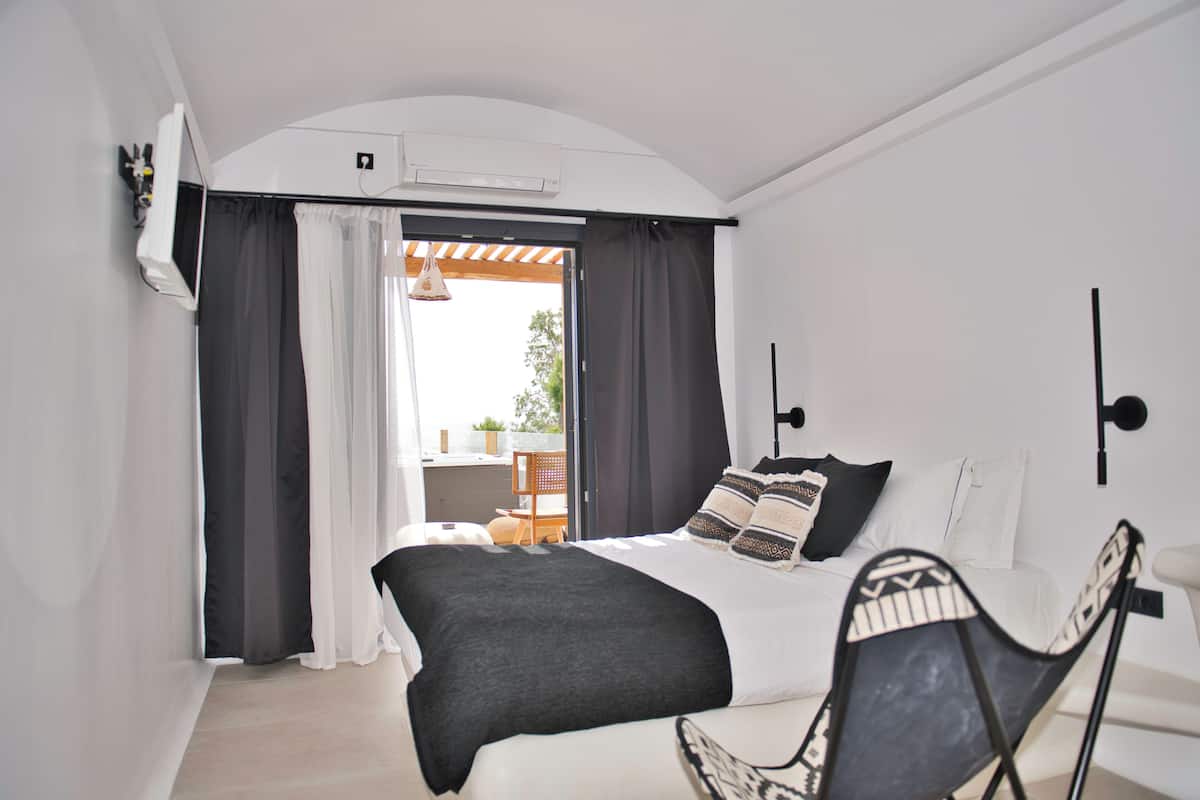 Deluxe Double with Sea View & Jetted Tub | 1 Schlafzimmer, Zimmersafe, Schreibtisch, Verdunkelungsvorhänge