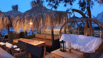 Frühstück, Mittagessen, italienische Küche, Blick auf den Strand