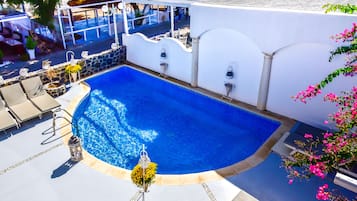 Outdoor pool, pool umbrellas, sun loungers